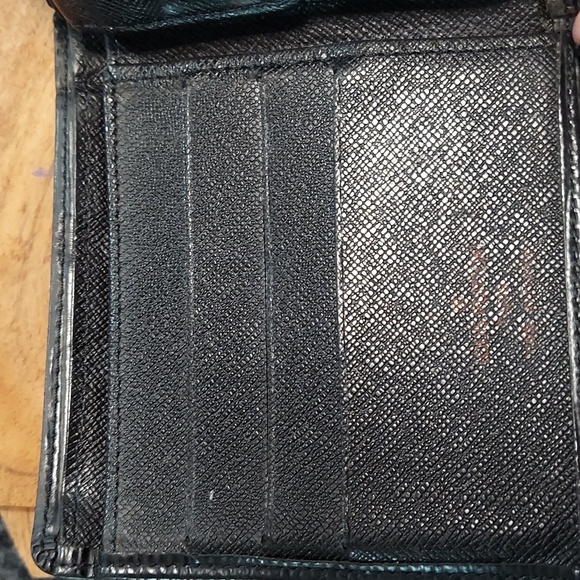 Authentic Louis Vuitton Epi Mens Wallet - Picture 7 of 13
